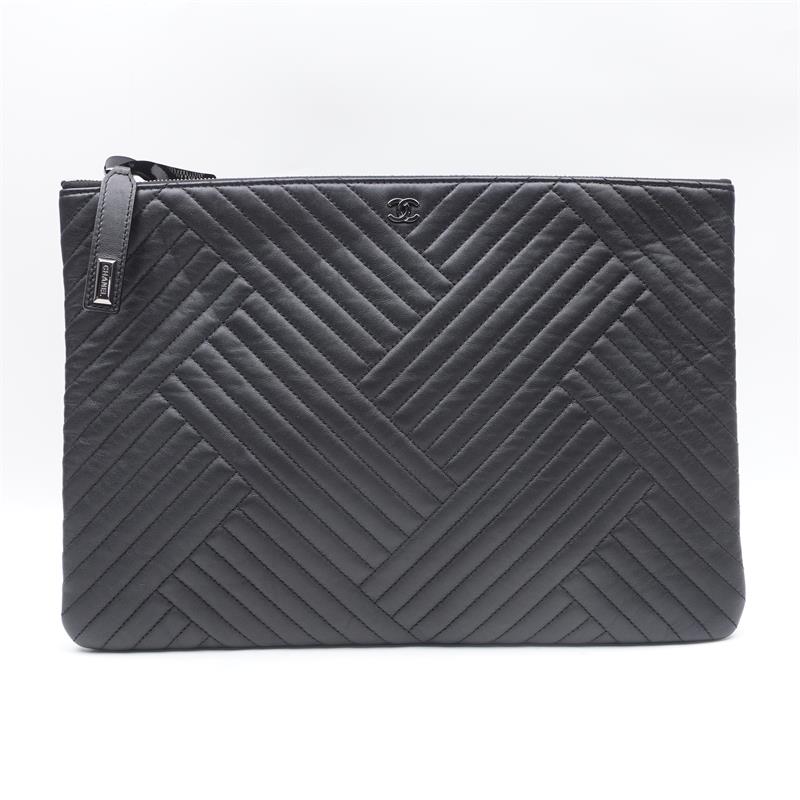 Pre-owned Chanel Black Chervon Calfskin Clutch