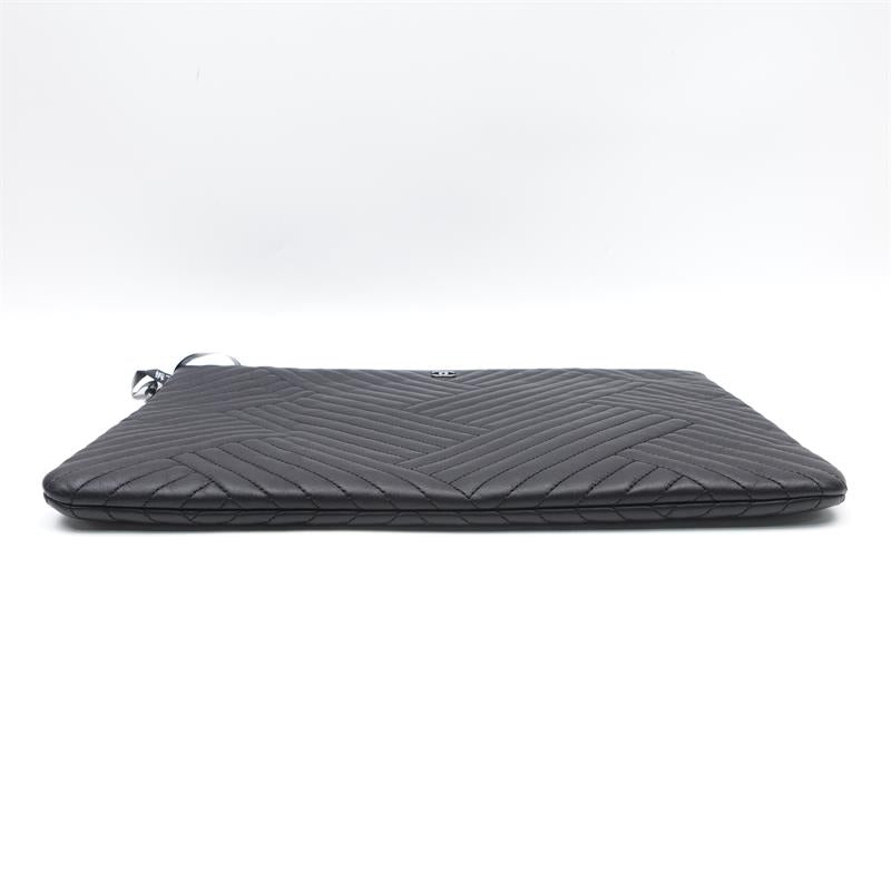 Pre-owned Chanel Black Chervon Calfskin Clutch