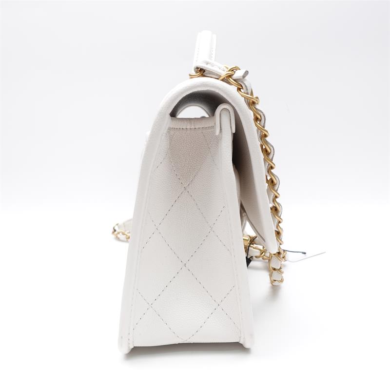 Pre-owned Chanel White Calfskin Shoulder Bag