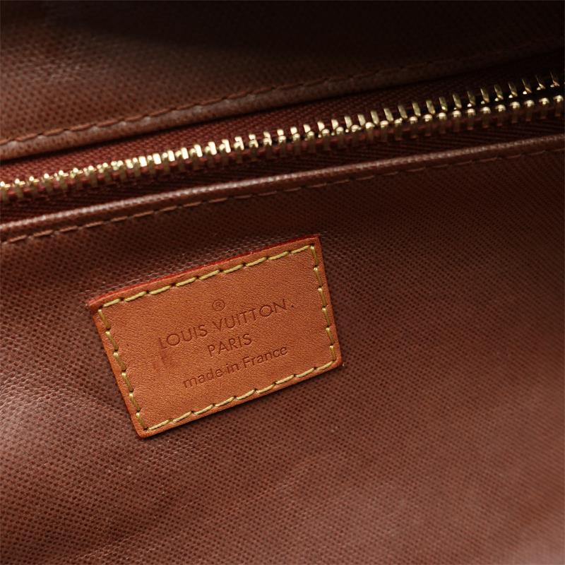 Louis Vuitton Monogram Canvas Dopp Kit Cosmetic Clutch