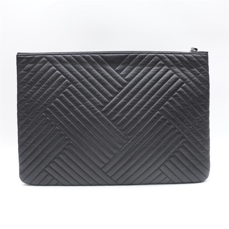 Pre-owned Chanel Black Chervon Calfskin Clutch