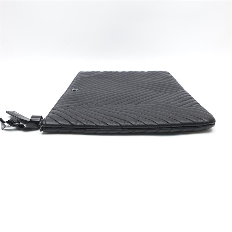 Pre-owned Chanel Black Chervon Calfskin Clutch