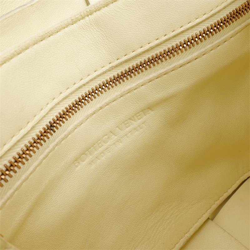 Pre-owned Bottega Veneta Cassette Light Yellow Calfskin Shoulder Bag