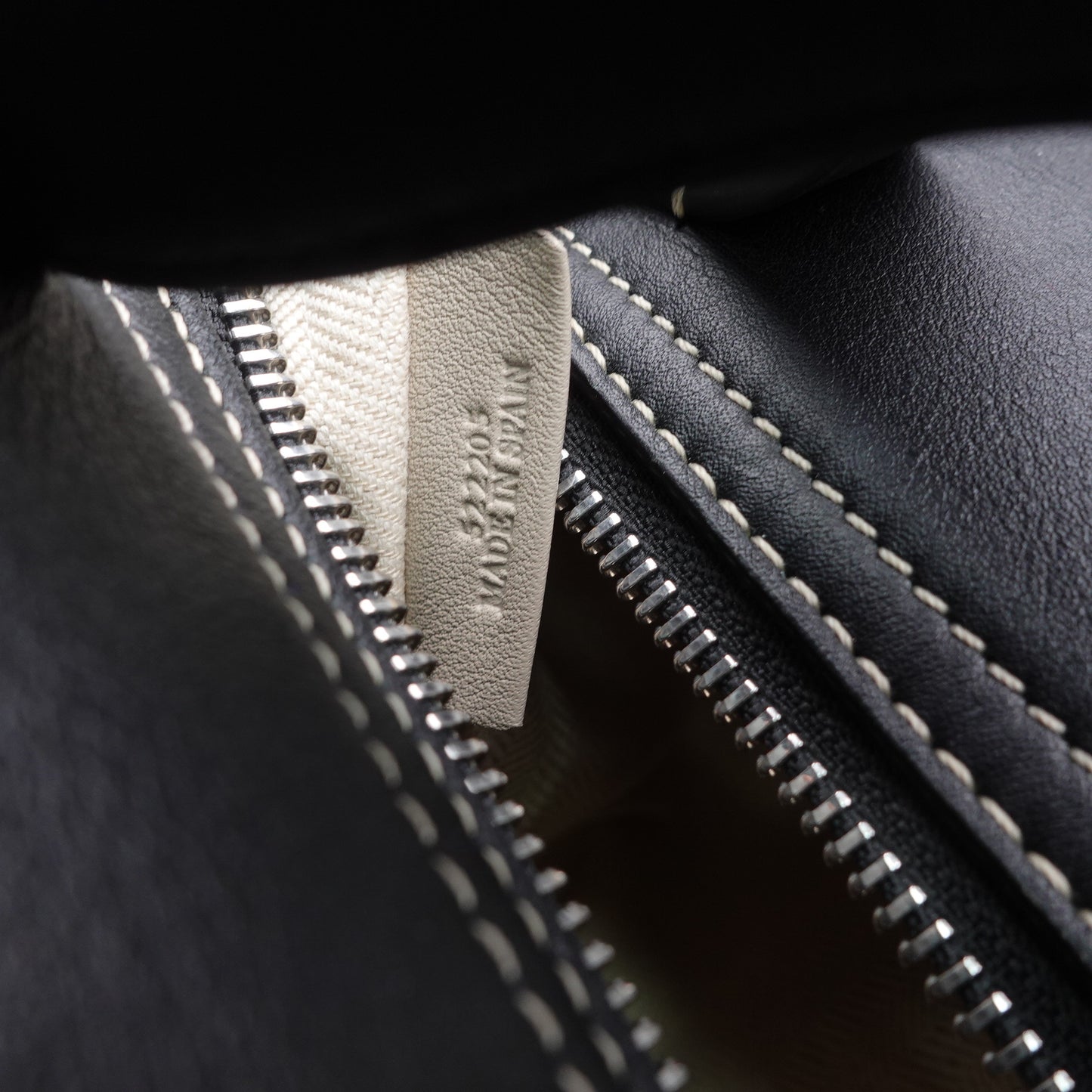 Pre-owned Loewe Elephant Black Calfskin Shoulder Bag