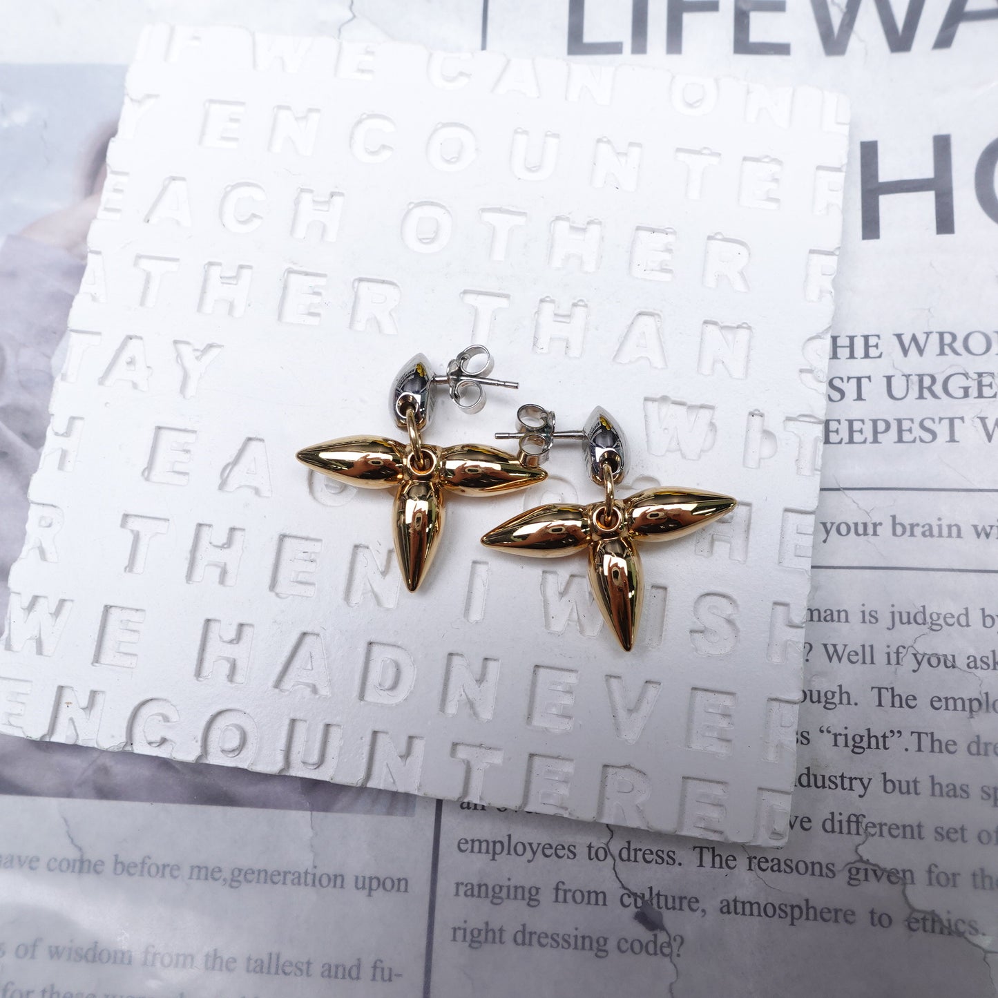 Pre-owned Louis Vuitton Floral Metal Earrings