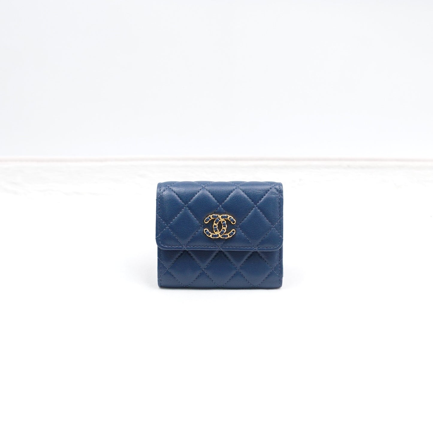 Pre-Owned Chanel Flap Blue Lambskin Short Wallet T10318260