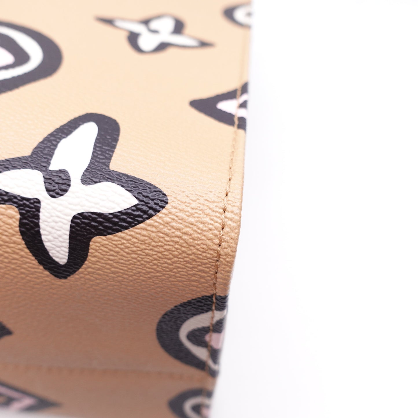 Pre-Owned Louis Vuitton On The Go GM Milktea Calfskin Shoulder Bag