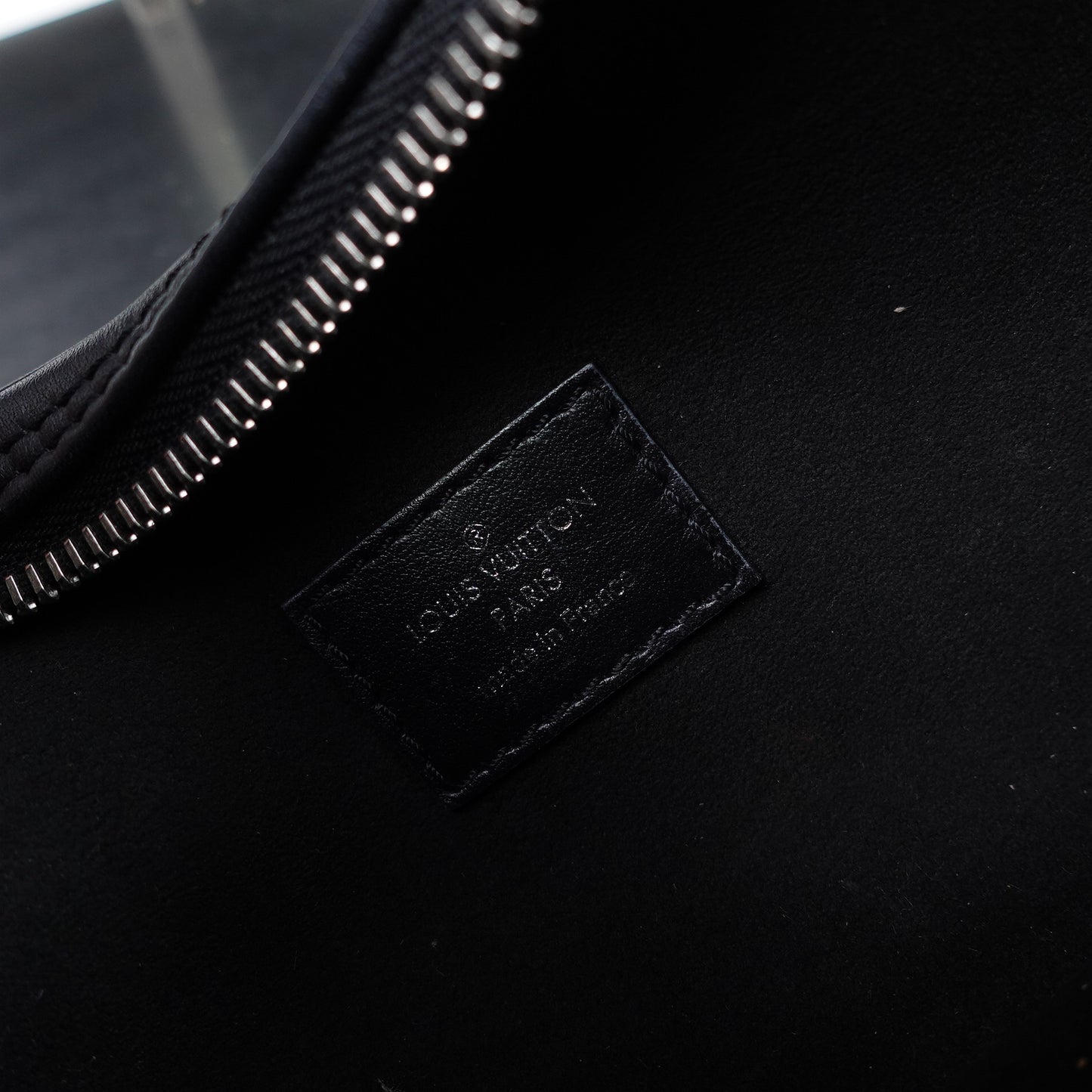 Pre-Owned Louis Vuitton Loop Black Calfskin Shoulder Bag