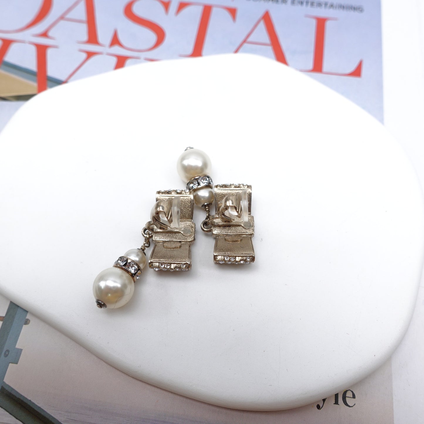 Pre-Owned Chanel Gold-tone Metal Pearl Earring