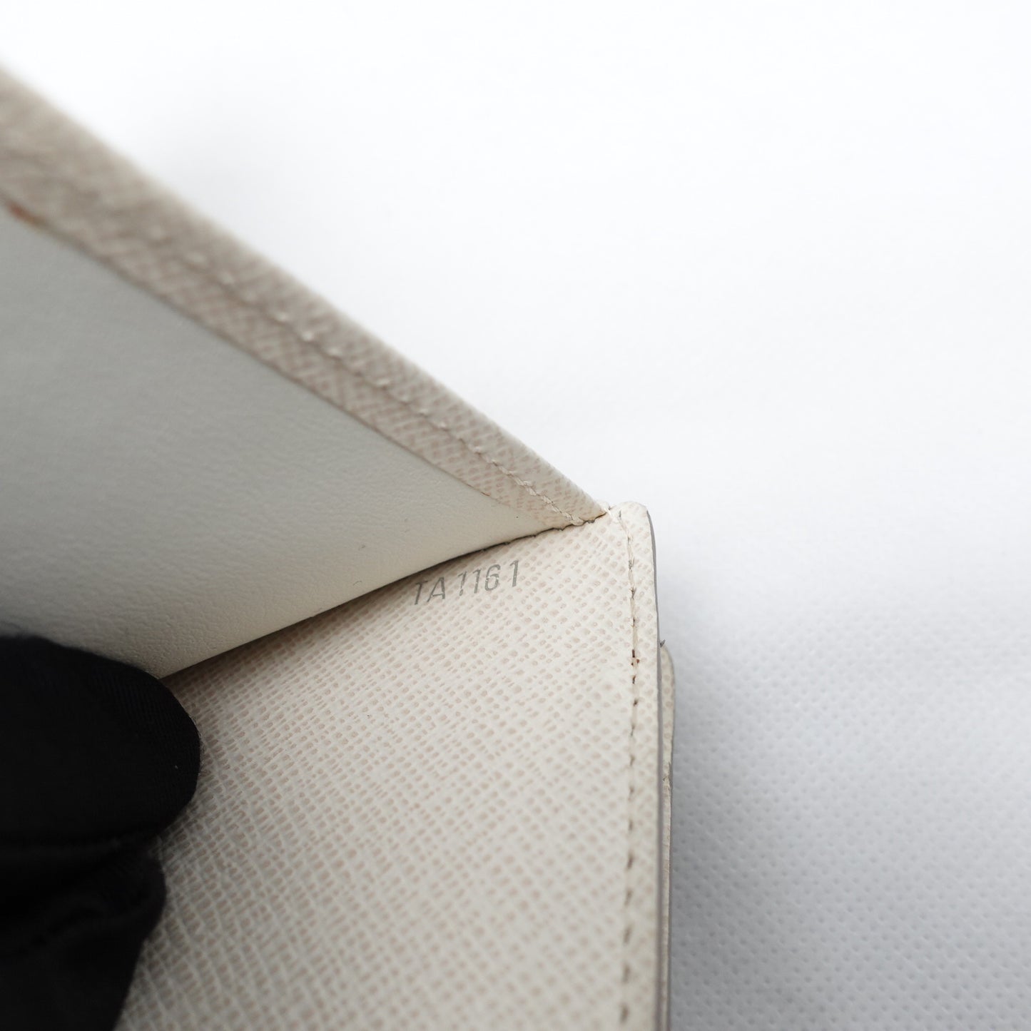 Pre-owned Louis Vuitton Eugenie White EPI Short Wallet