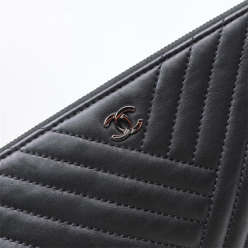 Pre-owned Chanel Black Chervon Calfskin Clutch
