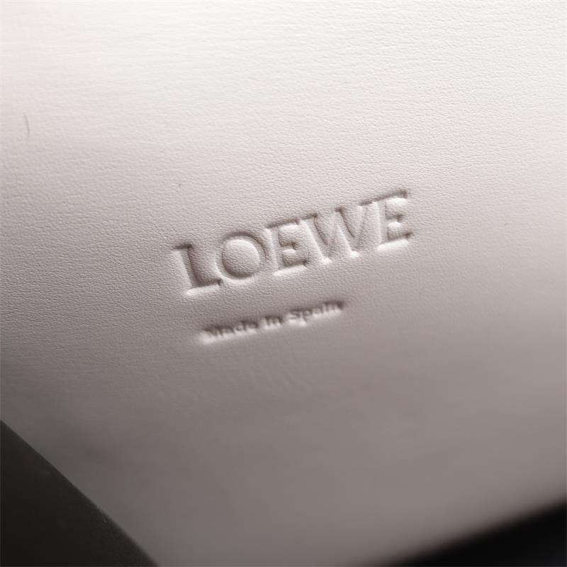 Pre-owned Loewe Barcelona White Calfskin Shoulder Bag