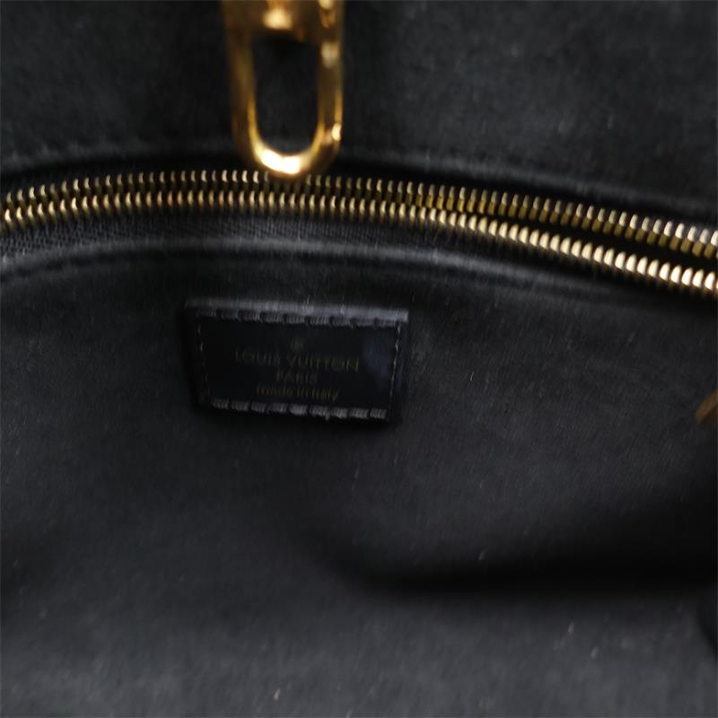 Pre-owned Louis Vuitton OnthegoPM Black Calfskin Tote