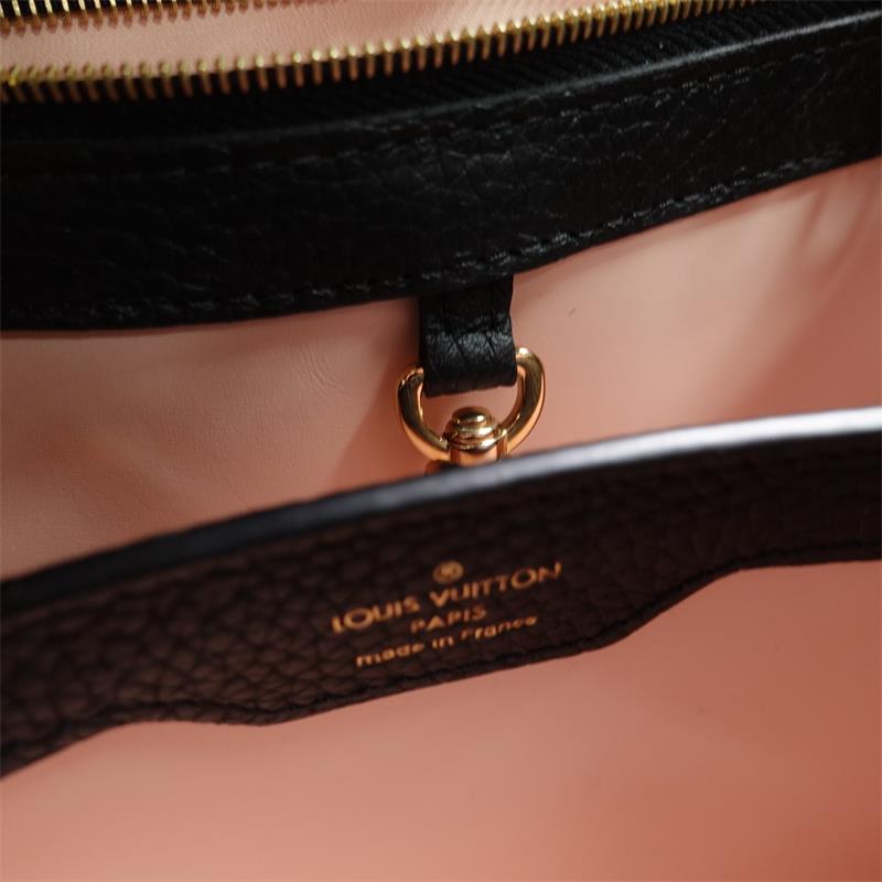Pre-owned Louis Vuitton Capucines BB Calfskin Shoulder Bag