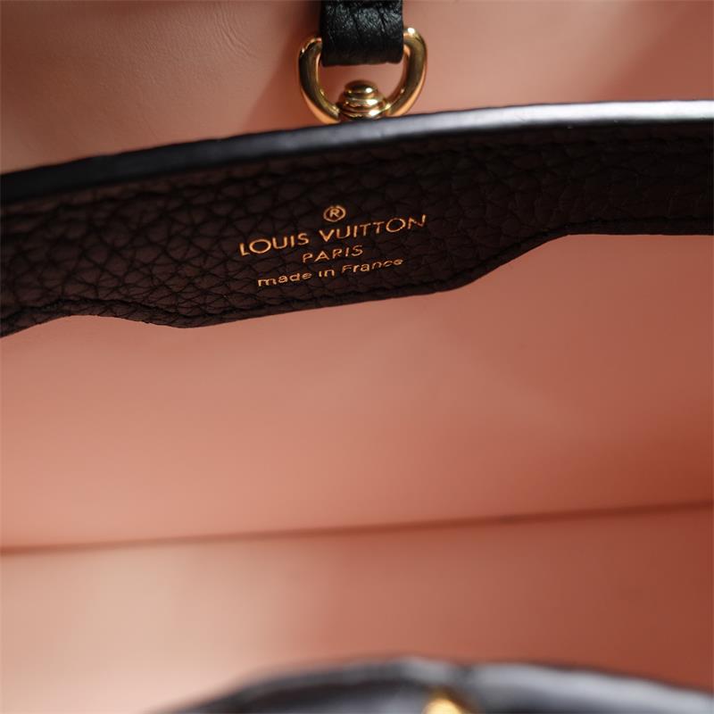 Pre-owned Louis Vuitton Capucines BB Calfskin Shoulder Bag