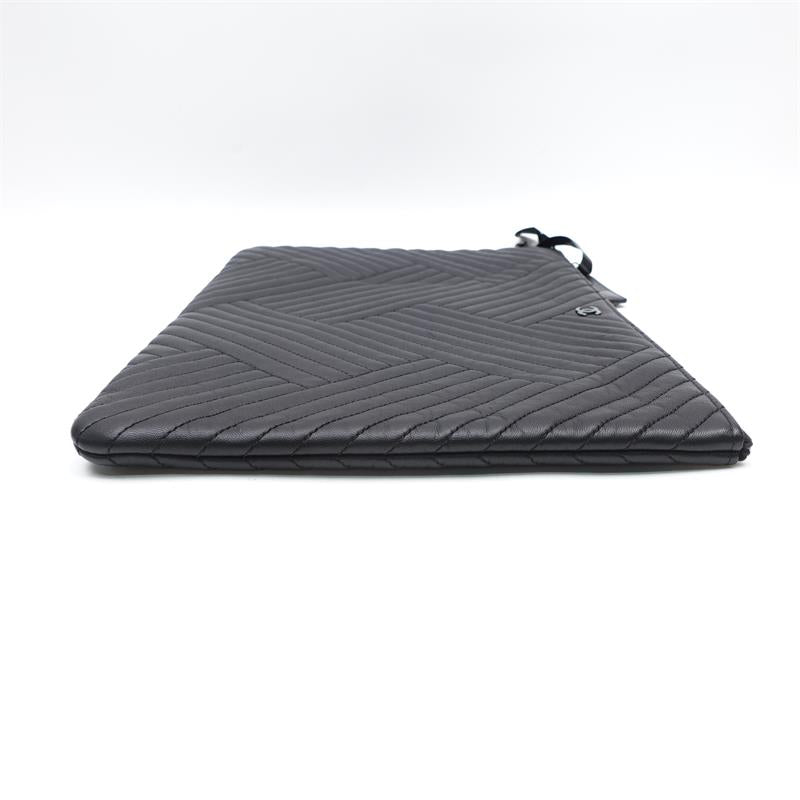 Pre-owned Chanel Black Chervon Calfskin Clutch