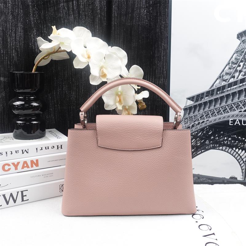 Pre-owned Louis Vuitton Capucines Pink Calfskin Shoulder Bag