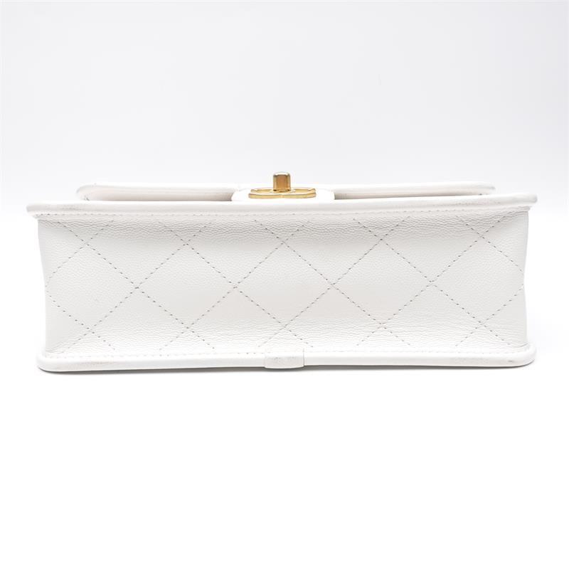 Pre-owned Chanel White Calfskin Shoulder Bag