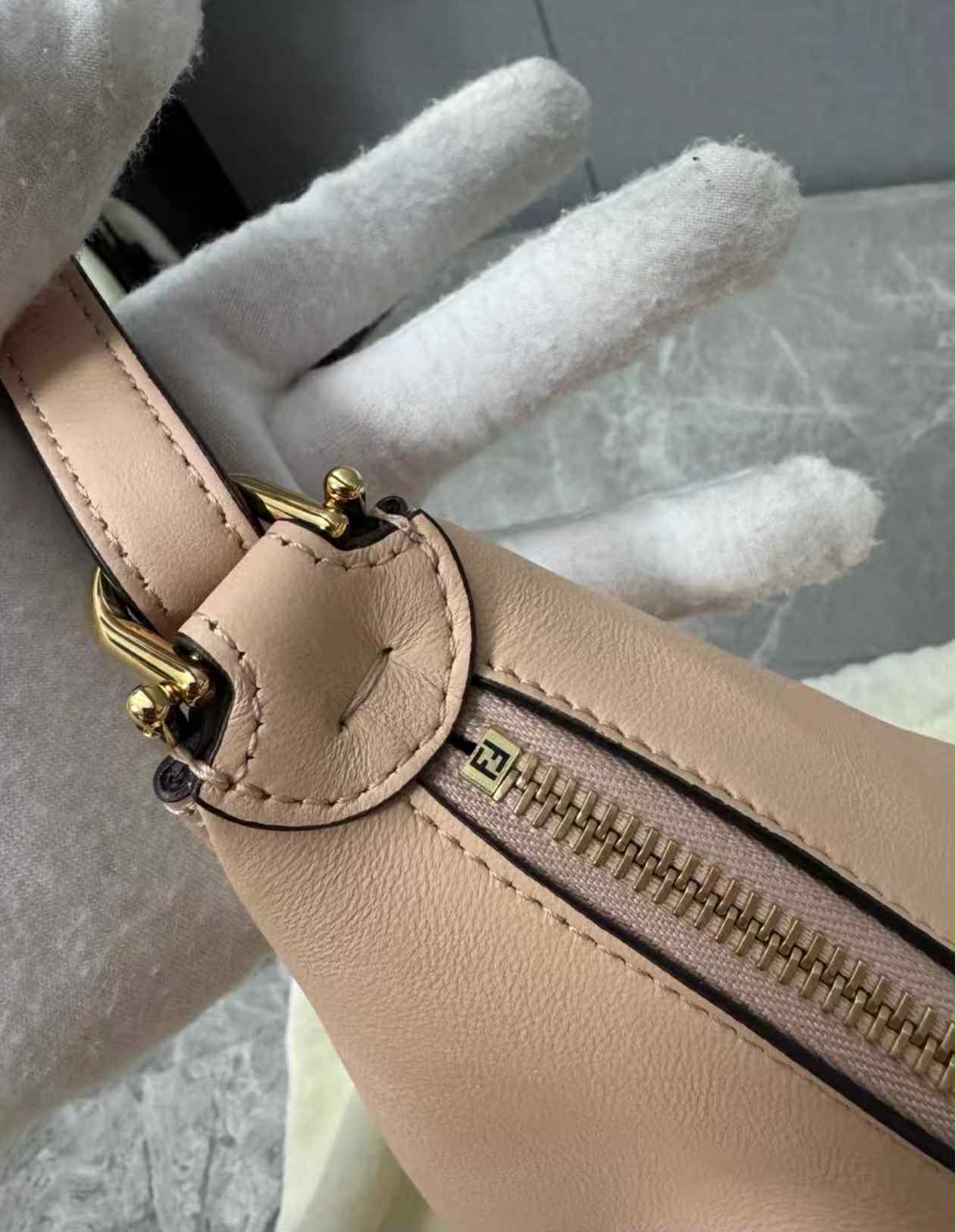 Pre-owned Fendi Graphy Nude Pink Calfskin Hobo Bag