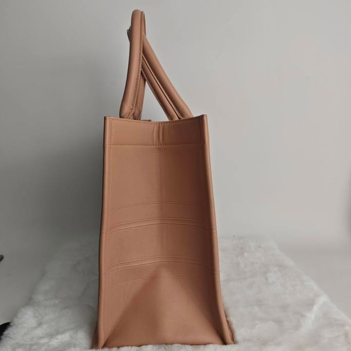Pre-owned CHRISTIAN DIOR Pink Calfskin Tote Bag
