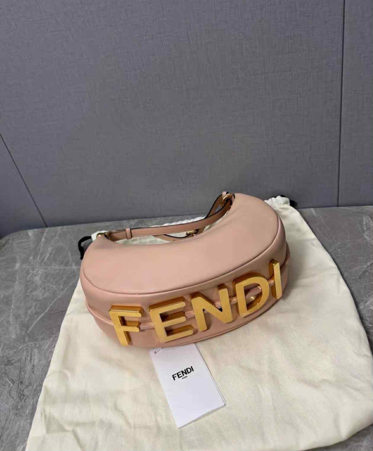Pre-owned Fendi Graphy Nude Pink Calfskin Hobo Bag