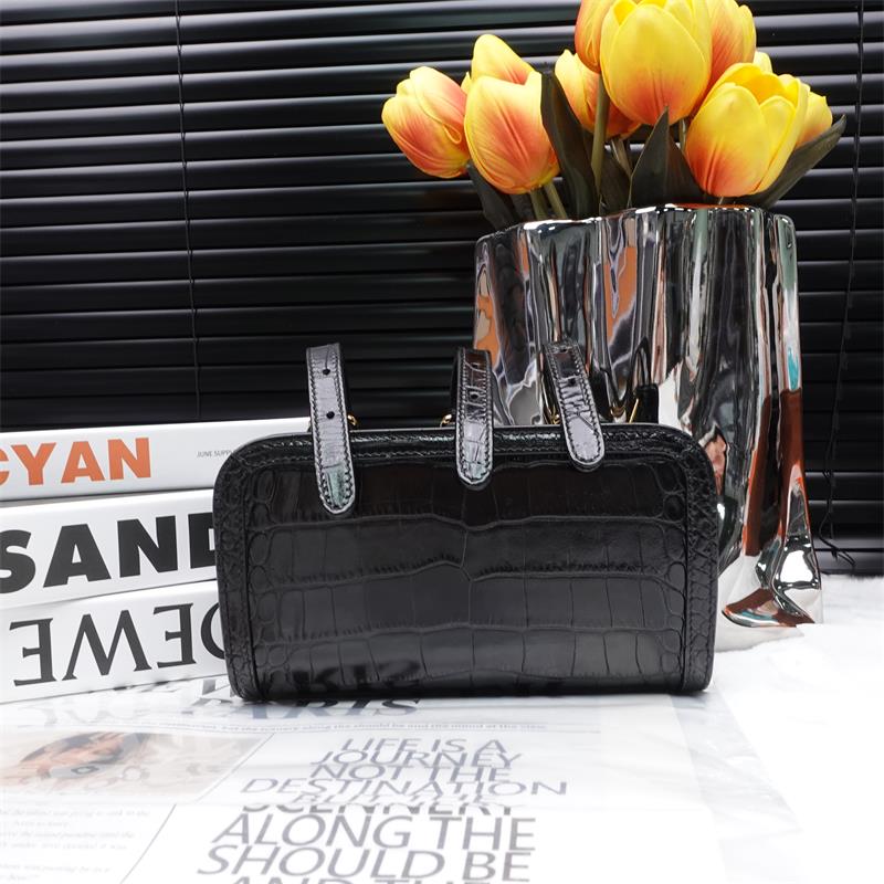 Pre-owned Gucci Black Calfskin Wristlet