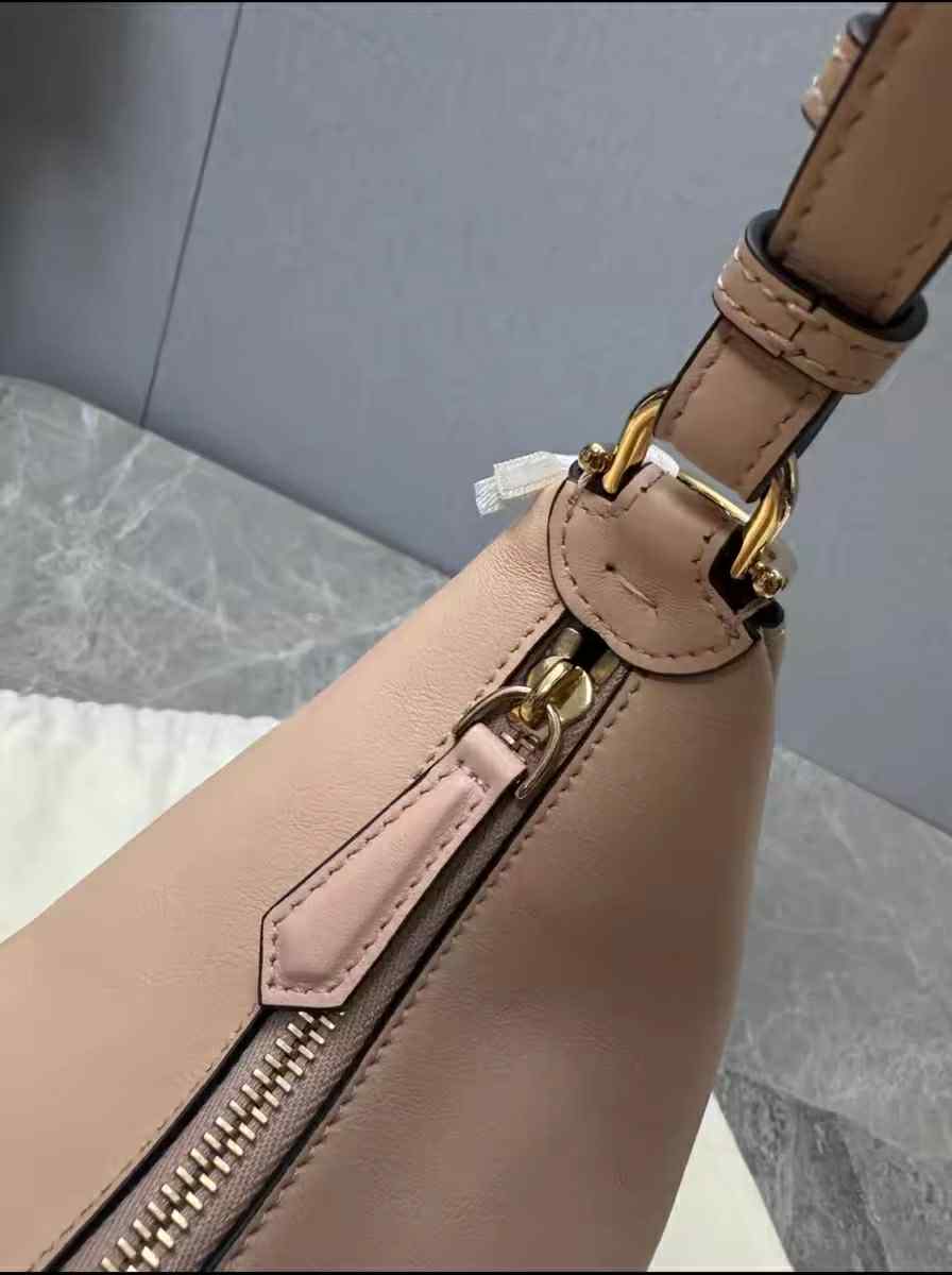 Pre-owned Fendi Graphy Nude Pink Calfskin Hobo Bag