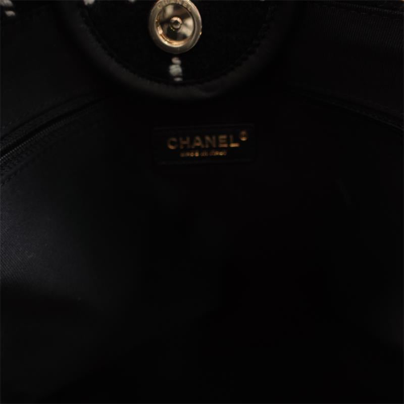 Pre-Owned Chanel DeauVille Black Canvas Tote