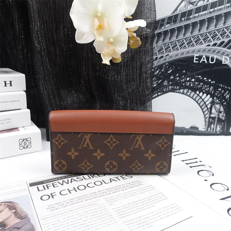 Pre-Owned Louis Vuitton Emilie Monogram Wallet