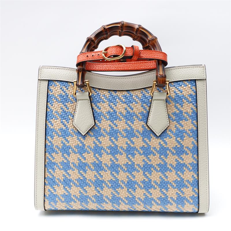 Pre-owned Gucci Diana Medium White Canvas Shoulder Bag