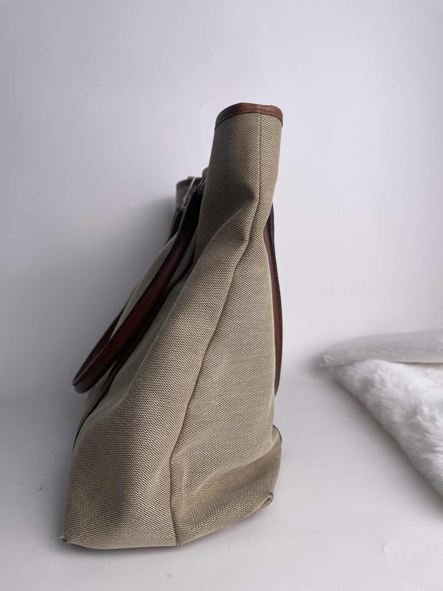 Pre-Owned Gucci Beige Canvas Tote Bag