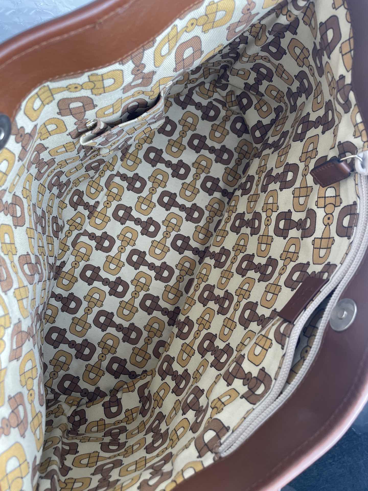 Pre-Owned Gucci Beige Canvas Tote Bag