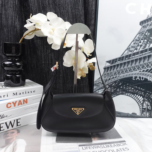 Pre-owned Prada Black Calfskin Shoulder Bag