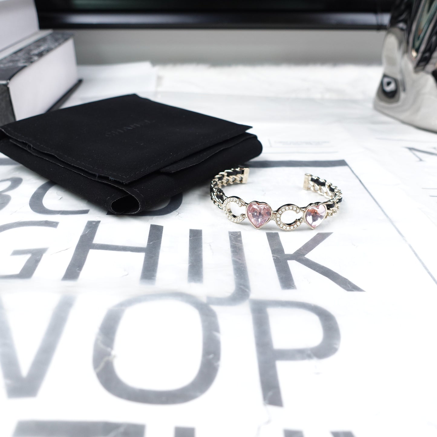 Pre-Owned Chanel Gold Tone Crystal Black&Pink Bracelet