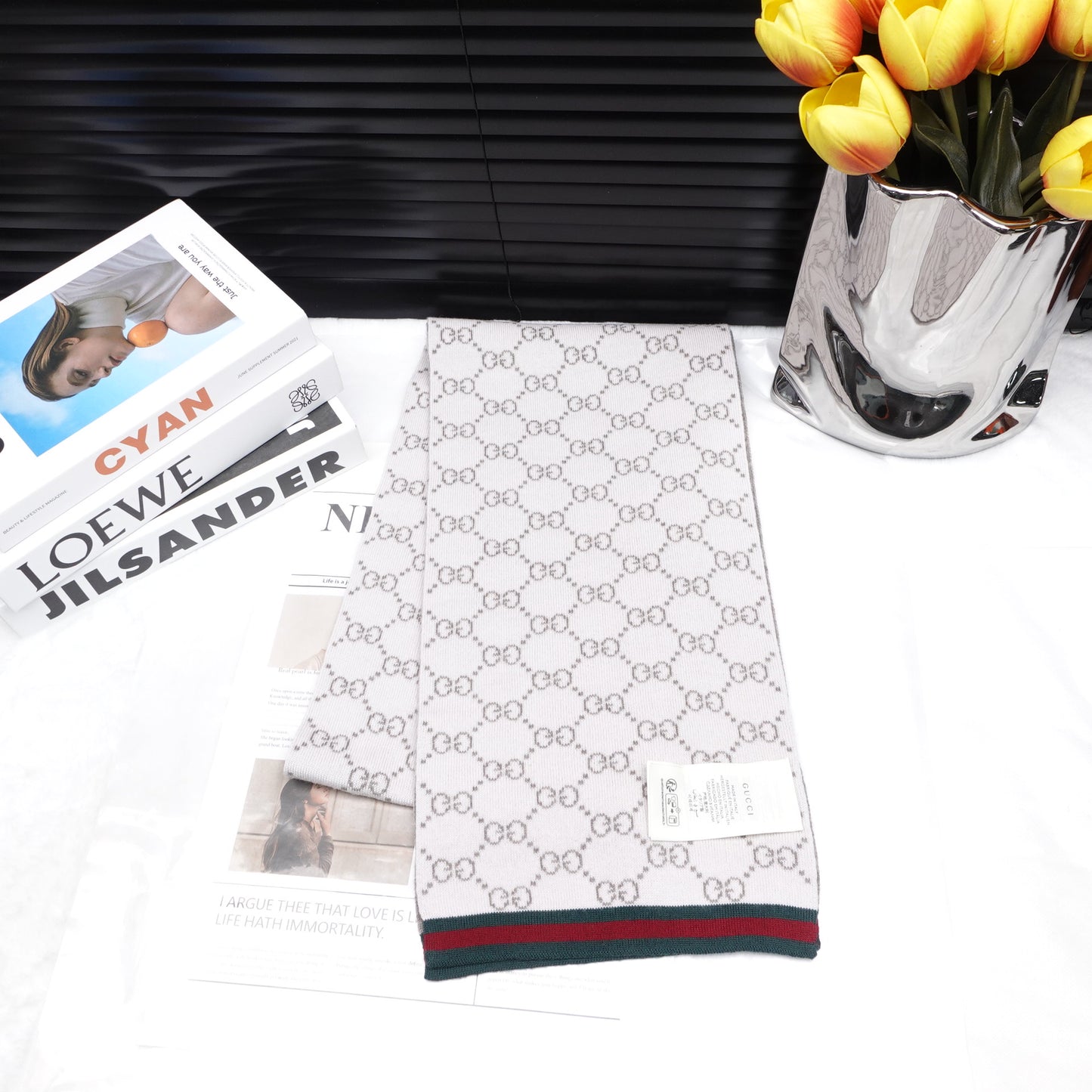 Pre-Owned Gucci Monogram Gray Wool Square Scarf