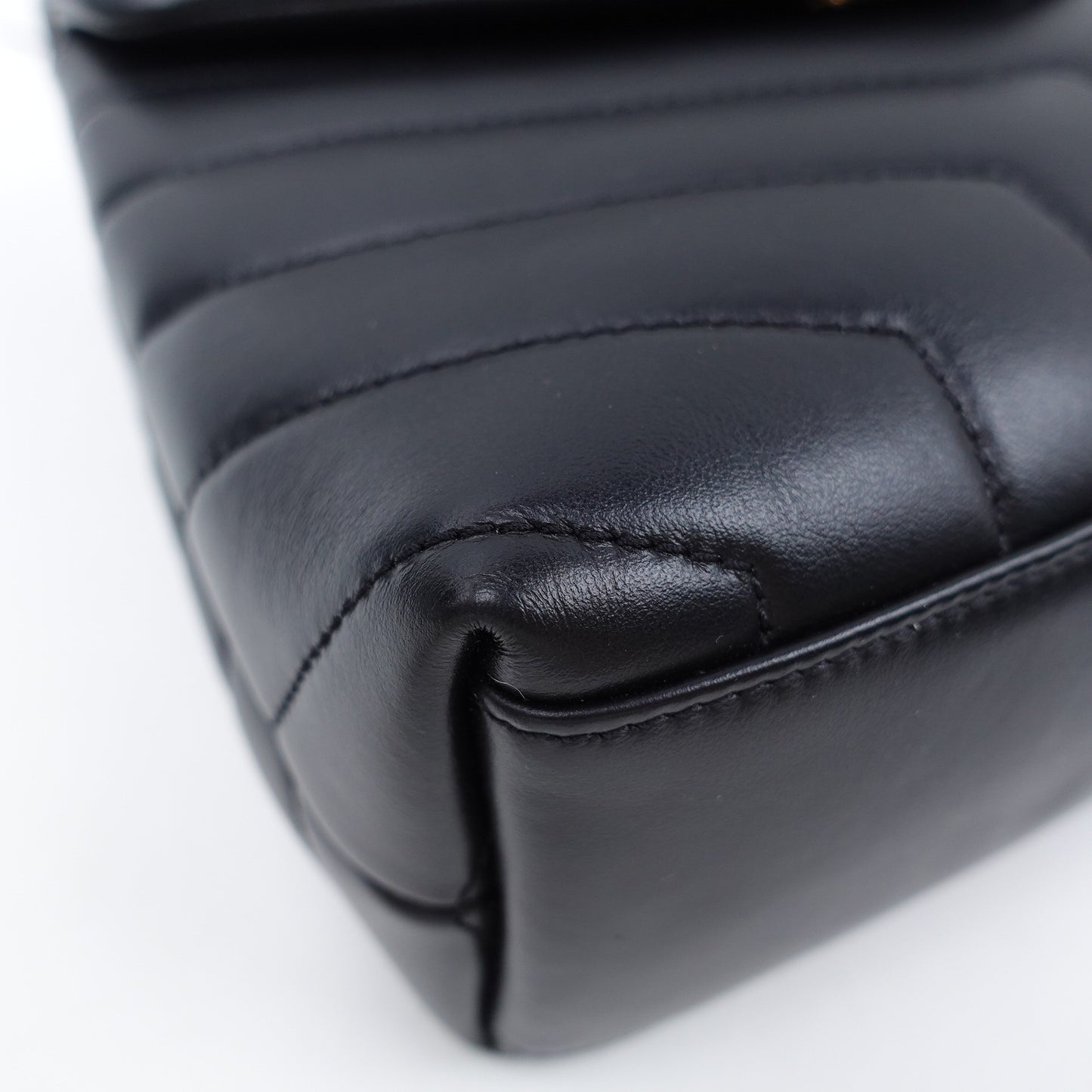 Pre-owned Yves Saint Laurent Loulou Black Calfskin Shoulder Bag