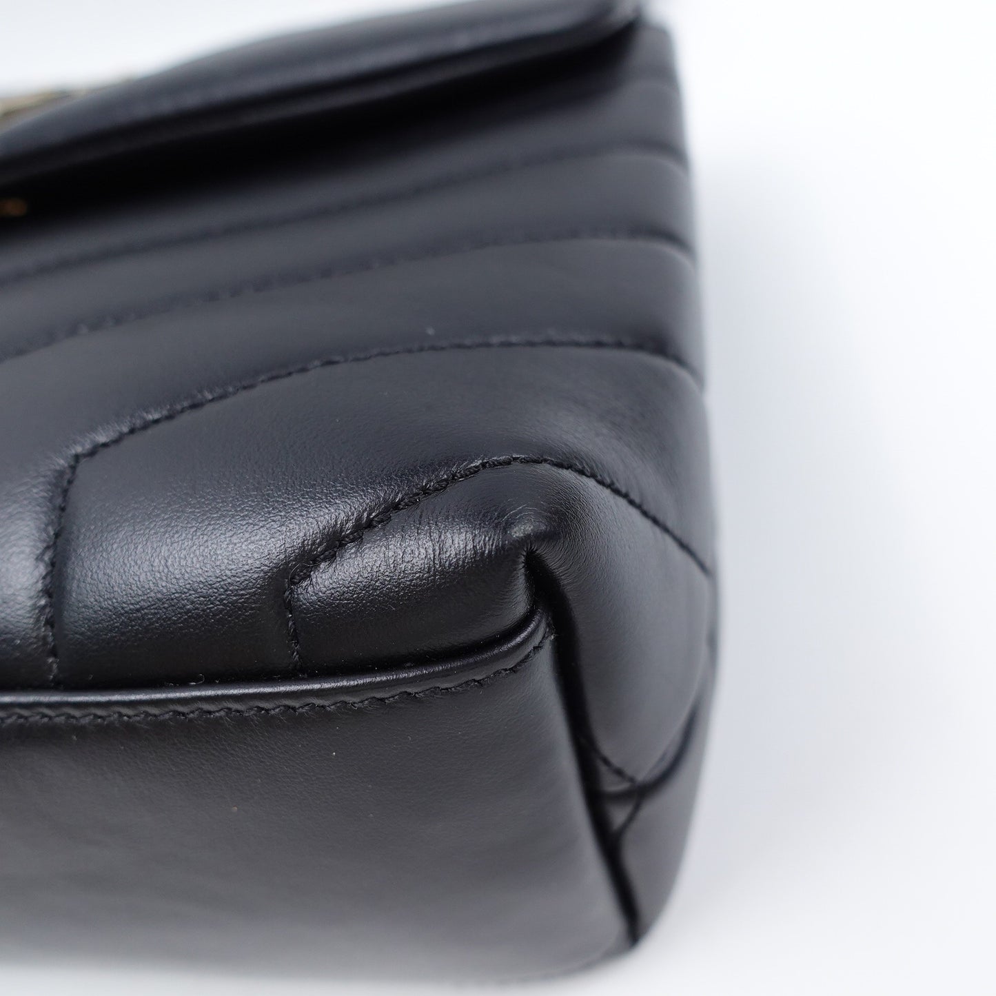 Pre-owned Yves Saint Laurent Loulou Black Calfskin Shoulder Bag