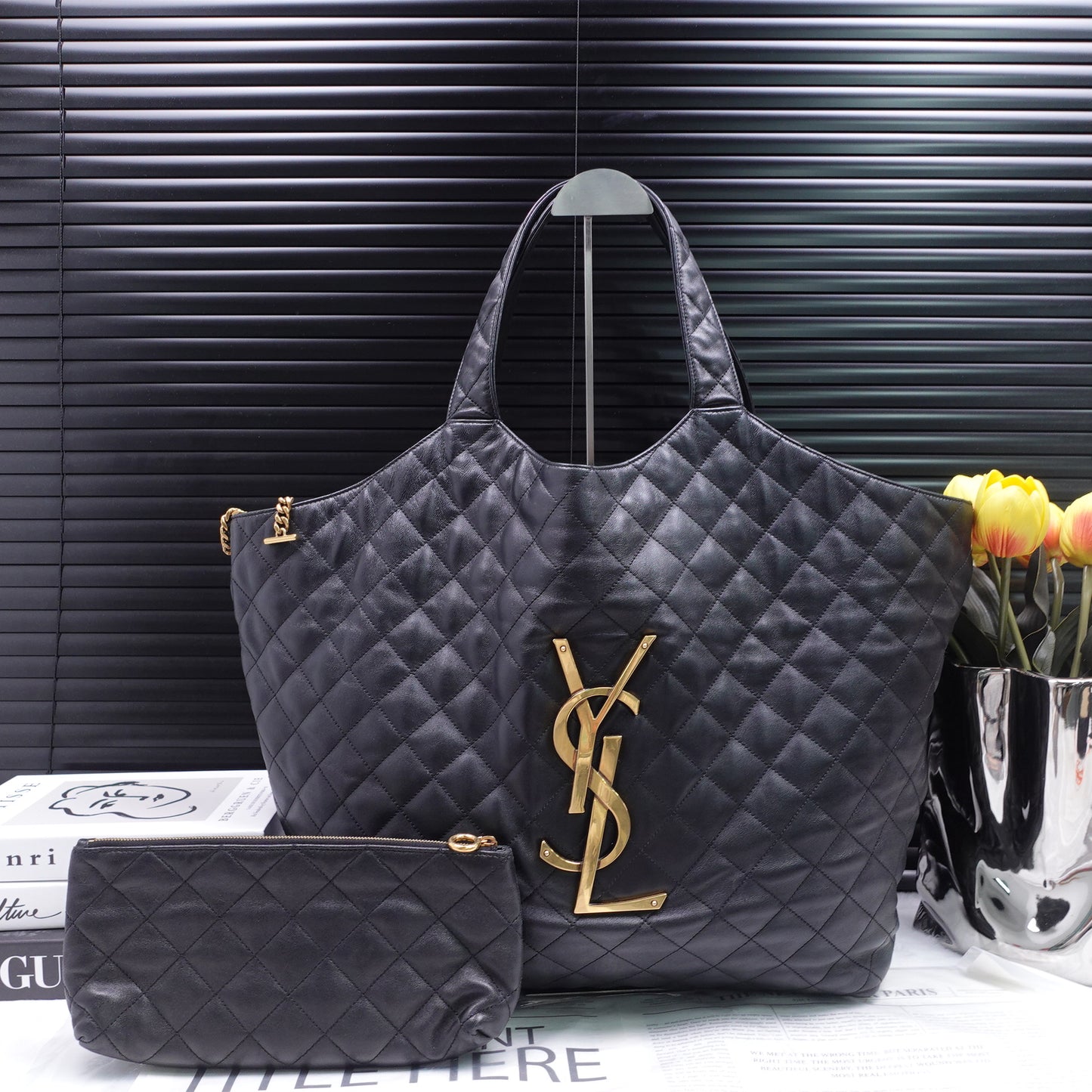 Pre-Owned Saint Laurent Icare Maxi Black Lambskin Handbag