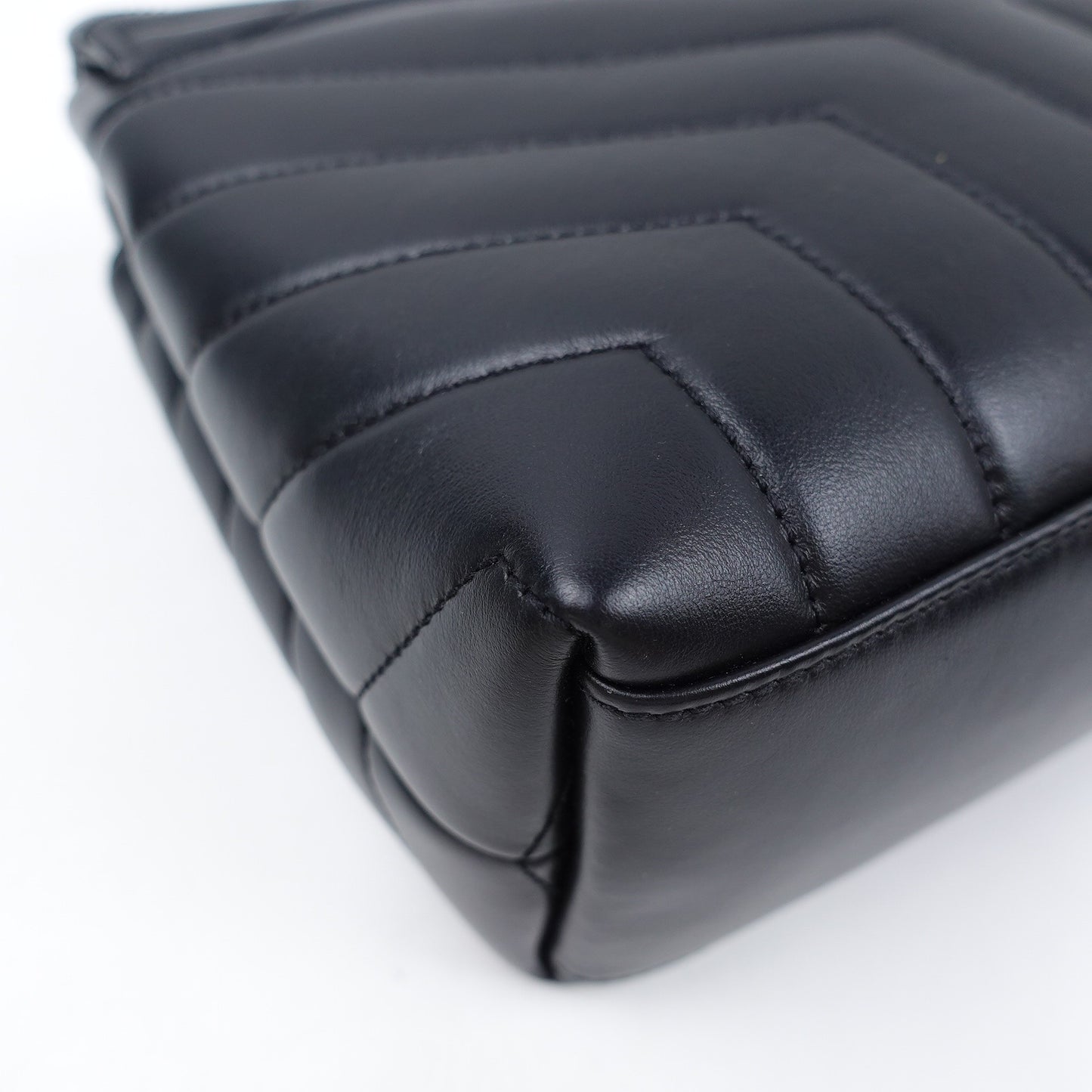 Pre-owned Yves Saint Laurent Loulou Black Calfskin Shoulder Bag