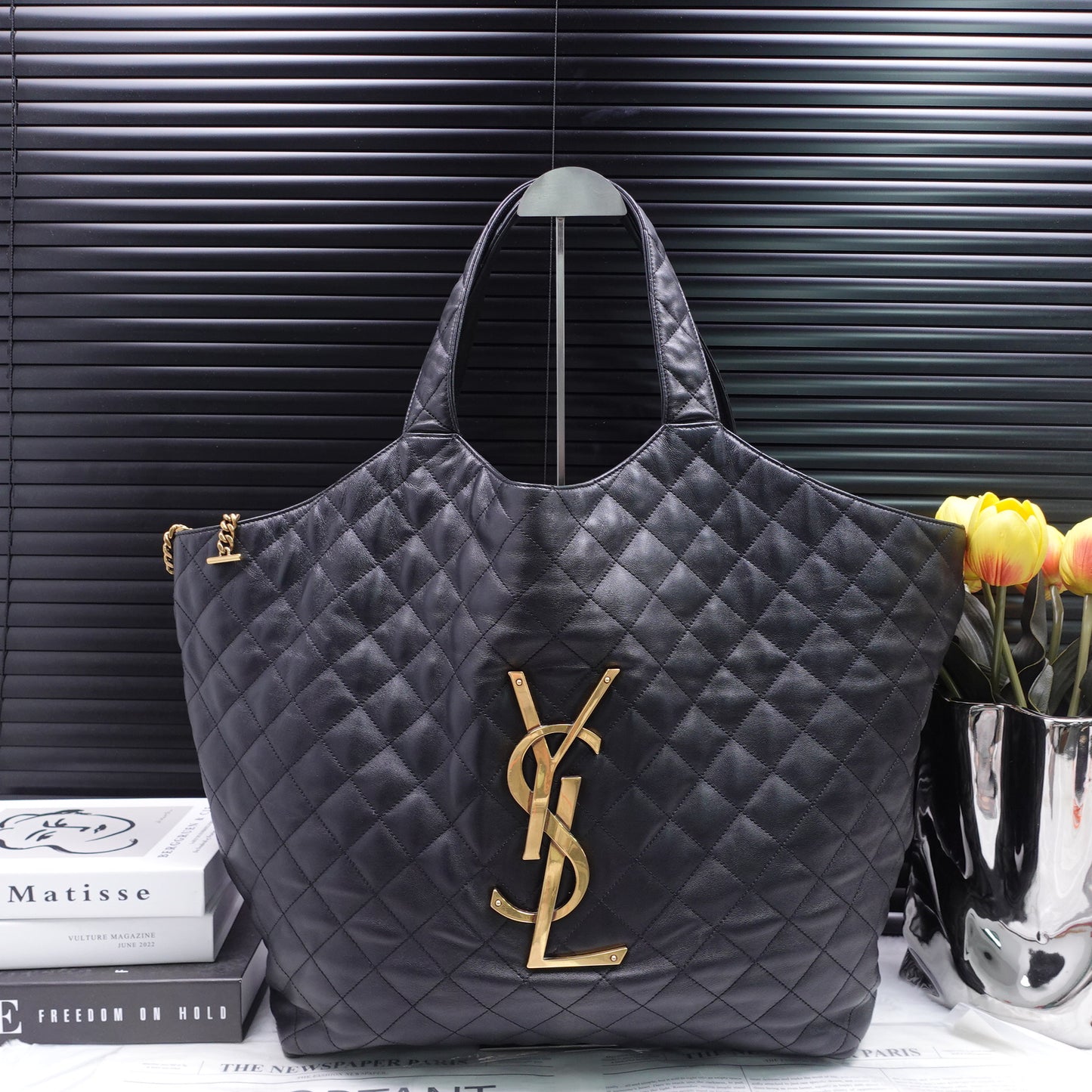 Pre-Owned Saint Laurent Icare Maxi Black Lambskin Handbag