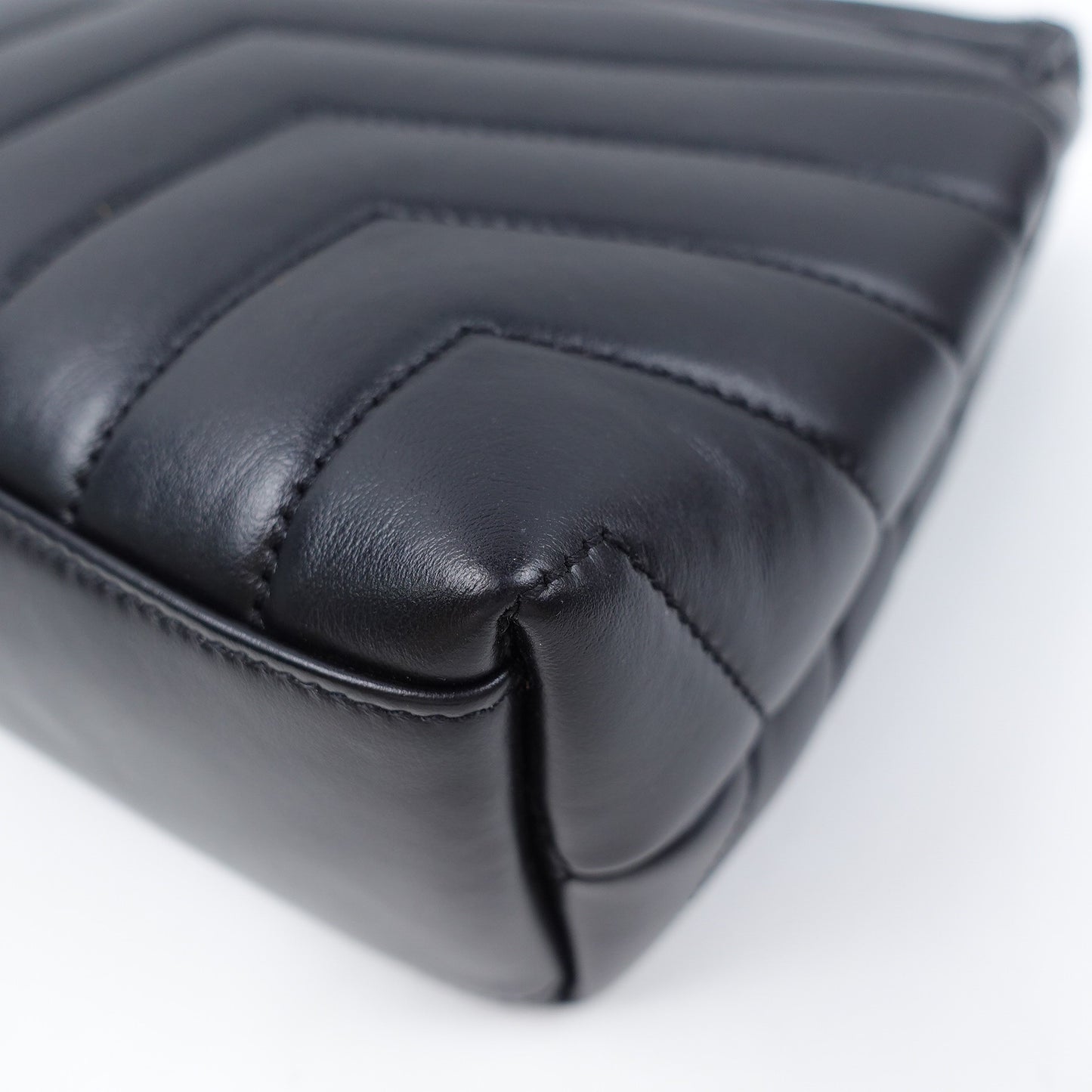 Pre-owned Yves Saint Laurent Loulou Black Calfskin Shoulder Bag