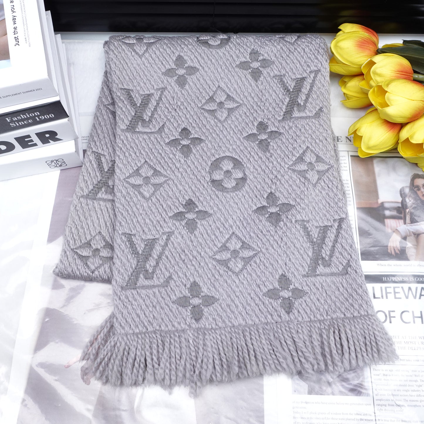 Pre-Owned Louis Vuitton Logomania Gray Wool Square Scarf