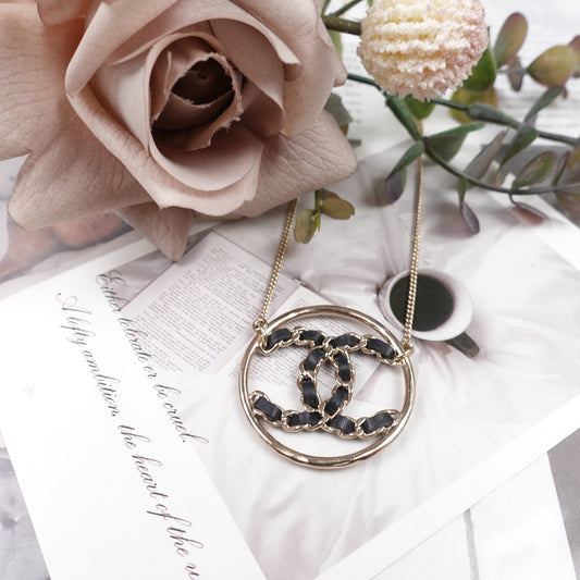 Pre-Owned Chanel Gold Tone Lambskin&Gold Round CC Necklace