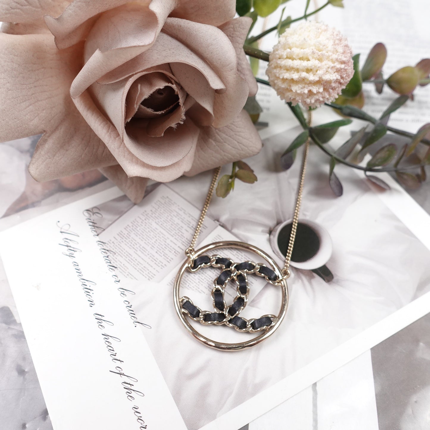 Pre-Owned Chanel Gold Tone Lambskin&Gold Round CC Necklace