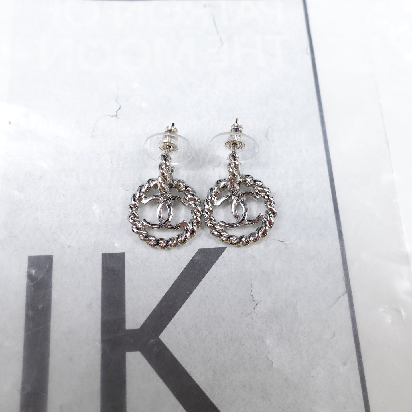 Pre-owned Chanel Silver Round Earrings