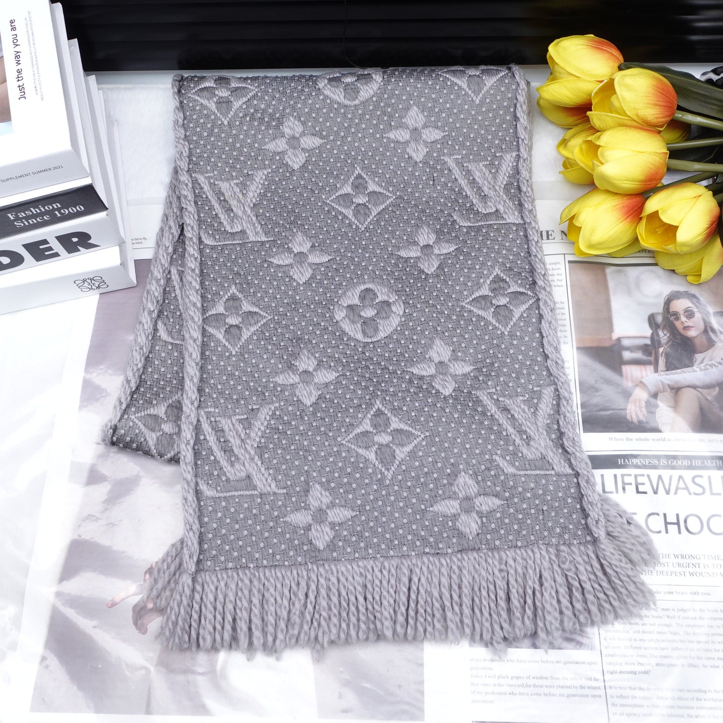 Pre-Owned Louis Vuitton Logomania Gray Wool Square Scarf