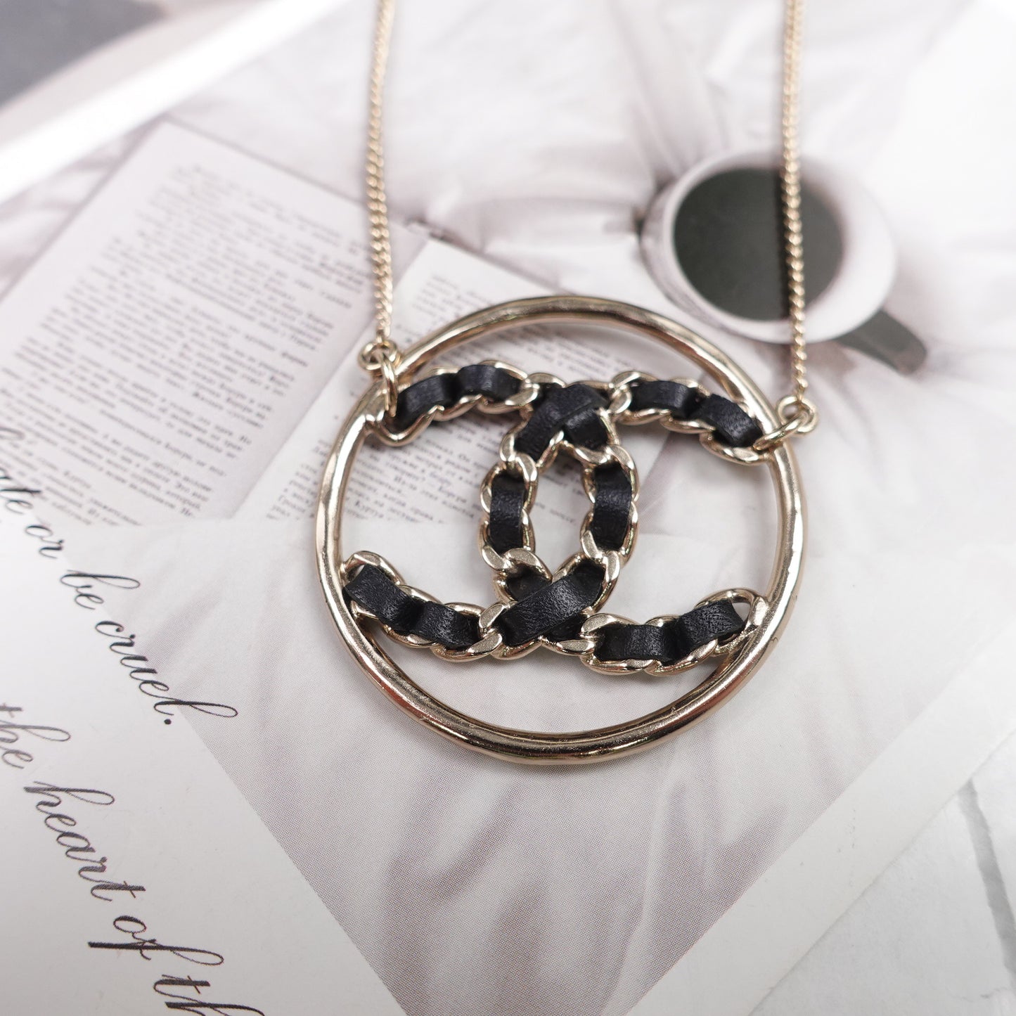 Pre-Owned Chanel Gold Tone Lambskin&Gold Round CC Necklace