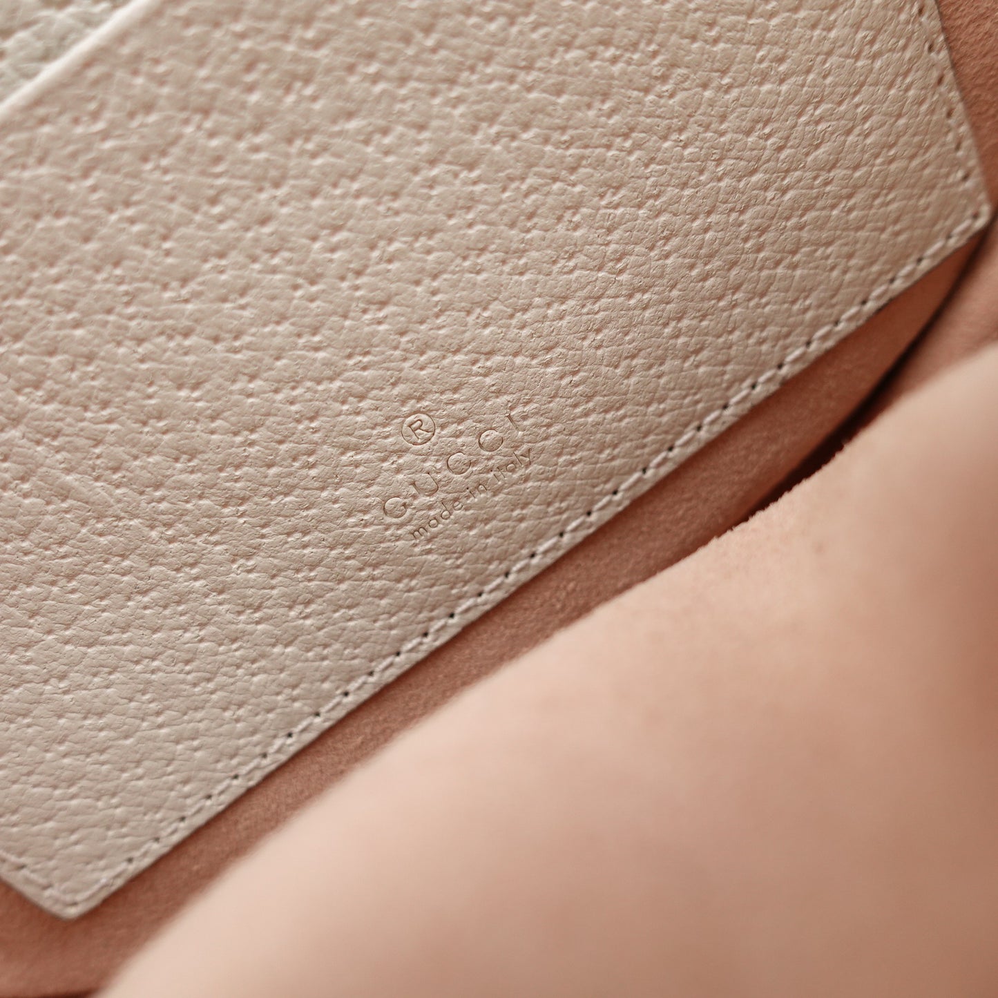 Pre-owned Gucci Ophidia White Calfskin Round Shoulder Bag