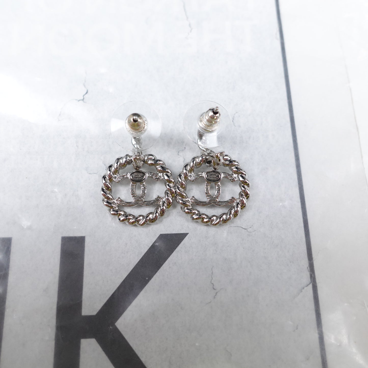 Pre-owned Chanel Silver Round Earrings