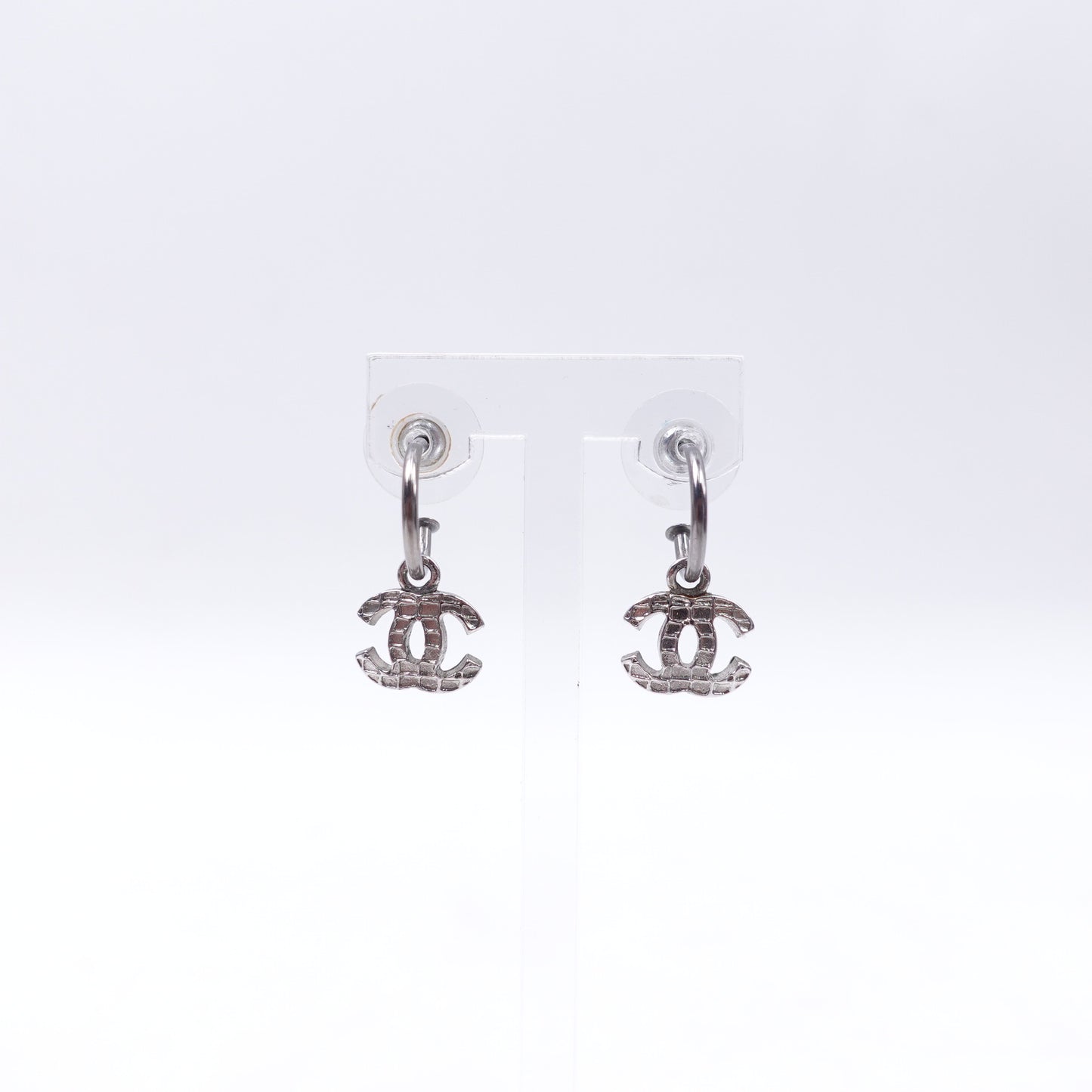 Pre-Owned Chanel Silver CC Drop Earrings